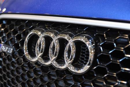 Automarken - Logos am 01.12.2016 auf der Motorshow in Essen ... (1)