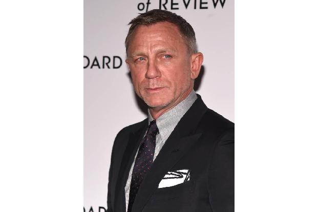 Muss Daniel Craig sich Sorgen machen? Wir alle müssen uns Sorgen machen. Fans des James-Bond-Franchises haben sich an die Pr...