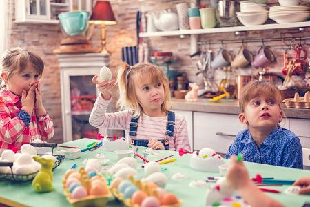 #WirBleibenZuhause Osterbasteln mit der ganzen Familie Ostereier