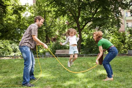 WirBleibenZuhause Seilspringen Familien-Event Schulhofspiele für daheim