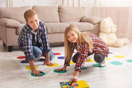 WirBleibenZuhause Twister Schulhofspiele für daheim