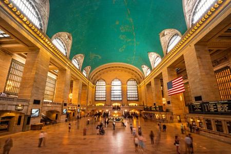 Grand Central Terminal in New York City hat ein leises Highlight zu bieten: Die Flüstergalerie in der Speisehalle. Wenn man ...