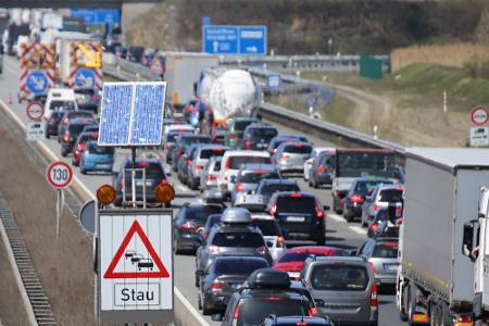 Auf Stau könnten wir natürlich alle bestens verzichten: Ist auf allen Spuren Stillstand bzw. stockender Verkehr dürfen sie i...