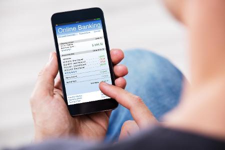 Onlinebanking Smartphone App Getty Images.jpg