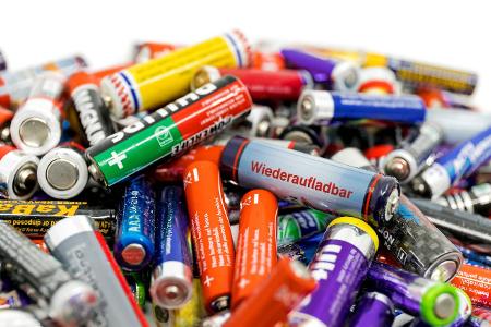 Batterien wieder aufladen_imago images_Marius Schwarz.jpg