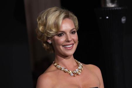 Katherine Heigl (38) wuchs selbst mit einer Adoptiv-Schwester aus Südkorea auf. 2009 adoptierte die Schauspielerin zusammen ...