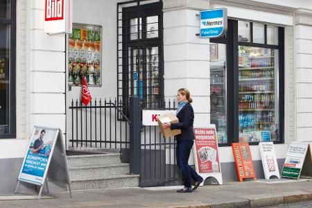 Sie können in einem Paketshop von Hermes nicht nur Ihre Pakete zum Versand aufgeben. Es ist auch möglich, die Adresse des Pa...