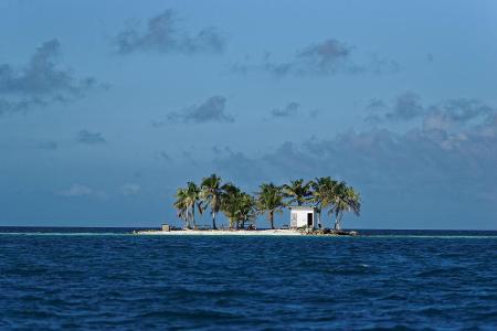 Toilet island, near Placencia, Belize_S. 64.jpg