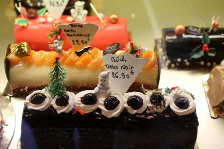 imago Karina Hessland Weihnachtsholzscheit Buche de Noel.jpg