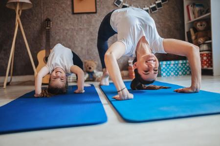 #WirBleibenZuhause So gelingt jedes Homeworkout Dehnen