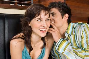 Mann oder Frau - Wer kann besser flirten?