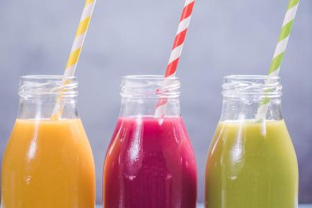 Fertige Obst-Smoothies können viel Zucker enthalten