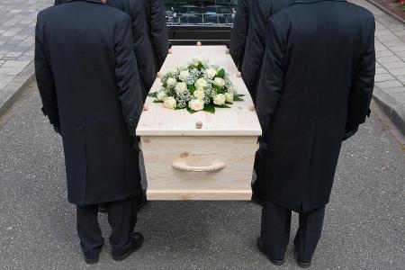 Teaserbild Beerdigung organisieren Getty Images.jpg