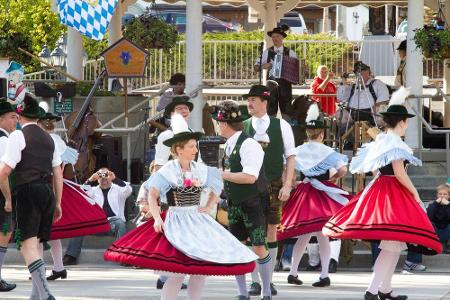 Nicht weit entfernt, in Washington, liegt Leavenworth. Über das ganze Jahr hinweg werden in der Stadt Feste gefeiert, die si...