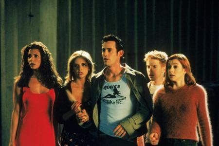 Titelheldin Buffy (Sarah Michelle Gellar, 2.v.l.) befand sich sieben Staffeln 