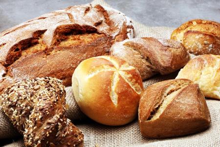Besonders für Deutsche unverzichtbar: Brot und Brötchen. Genau dieses leckere Gebäck ist die Hauptquelle der Salzzufuhr (run...