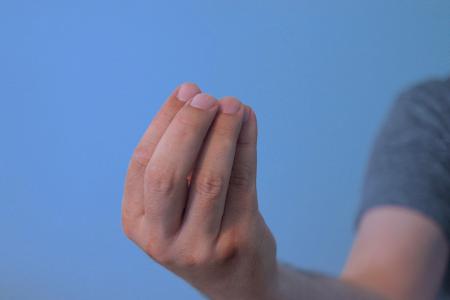 wackelhand.jpg