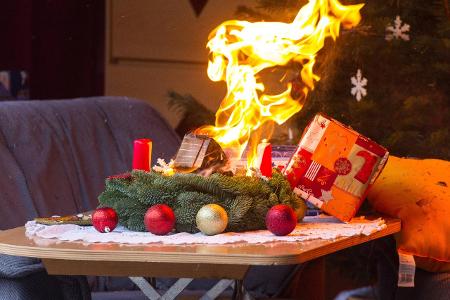Brennender Adventskranz Marius Schwarz.jpg Brennender Adventskranz Marius Schwarz.jpg