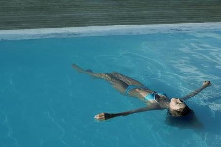 1floating_PhotoAlto.jpg