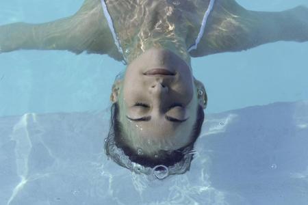 3floating_PhotoAlto.jpg