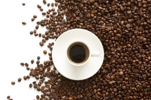 So viel Koffein steckt in Kaffee, Energydrinks und Co.