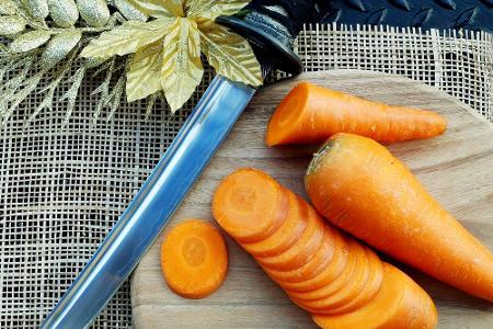 Ein besonders zuverlässiges Anti-Aging-Mittel sind Karotten. Das enthaltene Beta-Carotin beugt Krebserkrankungen vor und sch...