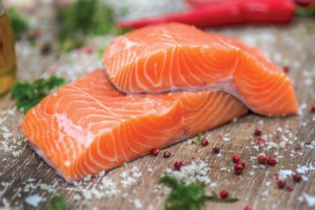 Fisch sorgt für starke Nerven! Die enthaltenen Omega-3-Fettsäuren verbessern die Gedächtnisleistung - und zwar äußerst lange...