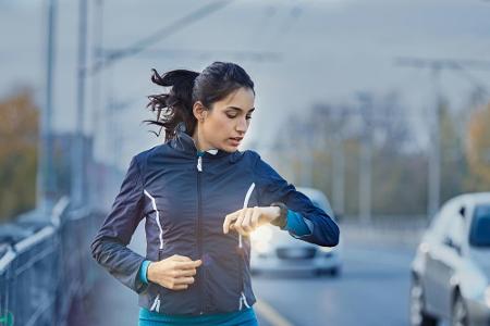 Um sein Herz-Kreislauf-System ideal zu trainieren, sollte man sich anfangs dreimal pro Woche für 20 Minuten auf seine Laufst...