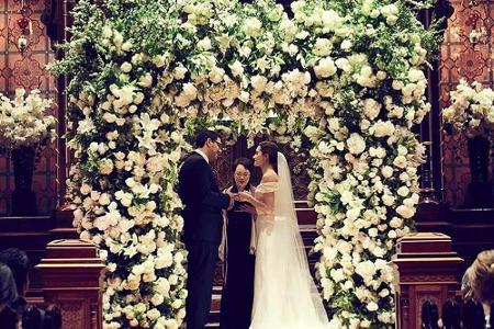 Bei der Hochzeit von Schauspielerin Emmy Rossum (31) und ihrem Mann Sam Esmail (40) entstand in der Central Synagogue in New...