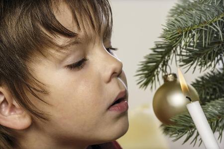 10_Brandgefahr Weihnachtsbaum allOver-MEV.jpg