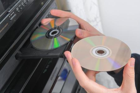 CD-Player, CD, Musik, DVD, DVD-Player, Symbolfoto ___ CD pla...