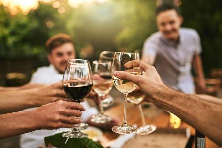 Wein rot und weiß getty images.jpg