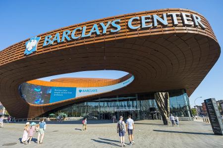 Make architecture great again! Das Barclays Center, eine Multifunktionsarena im New Yorker Stadtteil Brooklyn, ist unter and...