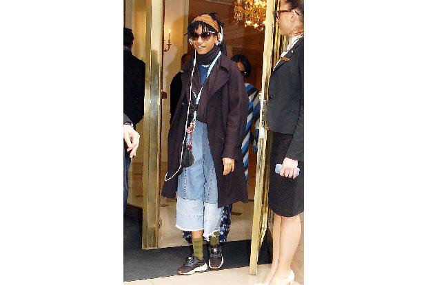 ...geht auch an Willow Smith nicht vorbei. Doch nicht nur mit ausgestelltem Bein und fransigen Saum sind die Denims bei den ...