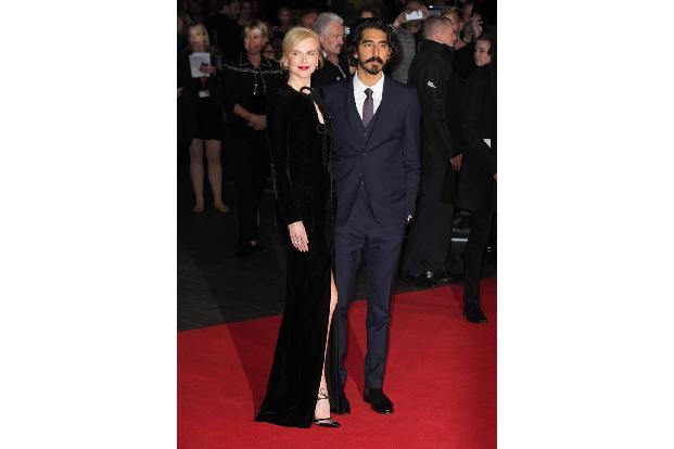 ...ohne Mann und ohne Dev Patel eine gute Figur. Und so ein Fast-Höschenblitzer ist nun eigentlich auch kein Drama. Deswegen...