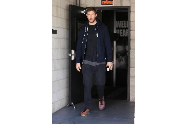 ...hat Calvin Harris aber nicht, eher einen Waschbrettbauch. Folglich muss er wohl eine Fashionista sein. Oder haben...