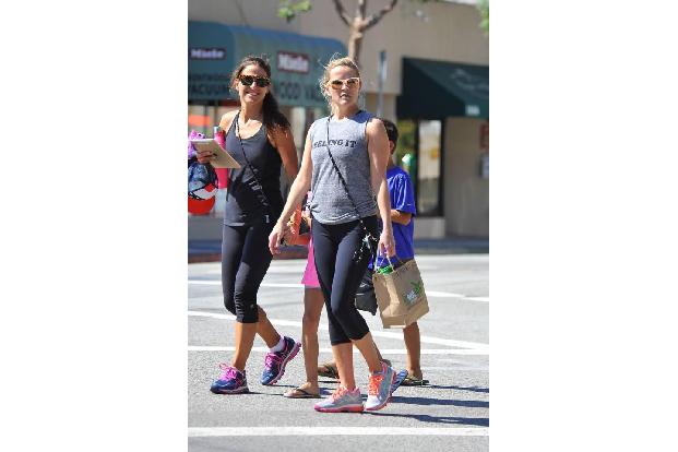...du gehst joggen. Aber beim Einkaufen wie ein Workout-Junkie herumzulaufen, hat nichts, aber auch rein gar nichts mit Athl...