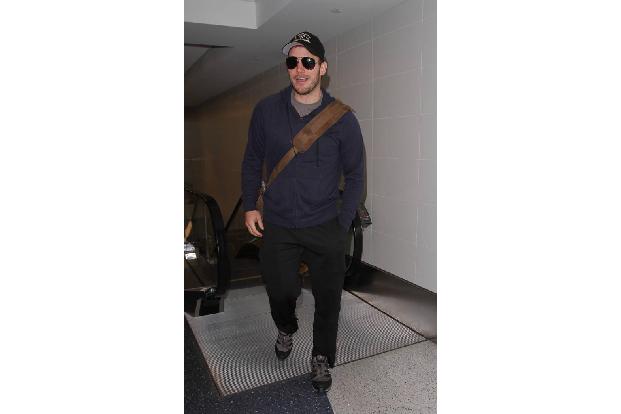 ...welche Ausrede hat da Chris Pratt? Zugegeben: Fliegen ist nicht immer angenehm und da kann man schon mal auf ein bequemes...