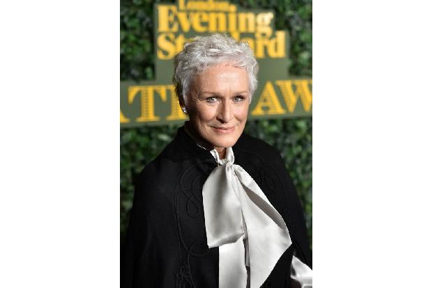 ...war wie immer Glenn Close. Die Grande Dame Hollywoods unterstrich ihren Status mit einer ebenso großen Schleife um den Ha...