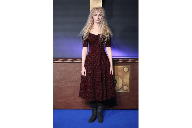 ...wie Sängerin Emi Green, die mit ihrem märchenhaften Look sicherlich gut zu Harry Potter gepasst hätte. Sie...