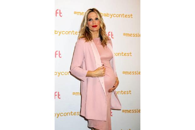 ...es für Model Molly Sims schon das dritte Kind ist, weiß sie natürlich, wie man seine Schwangerschaft hübsch in Szene setz...