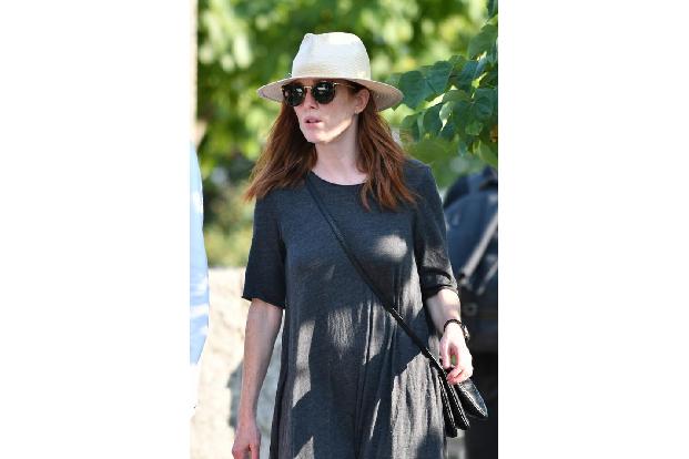 ...helles Modell war es dann, für das sich Julianne Moore vor wenigen Tagen entschied. Um den Hut als stylisches Accessoire ...