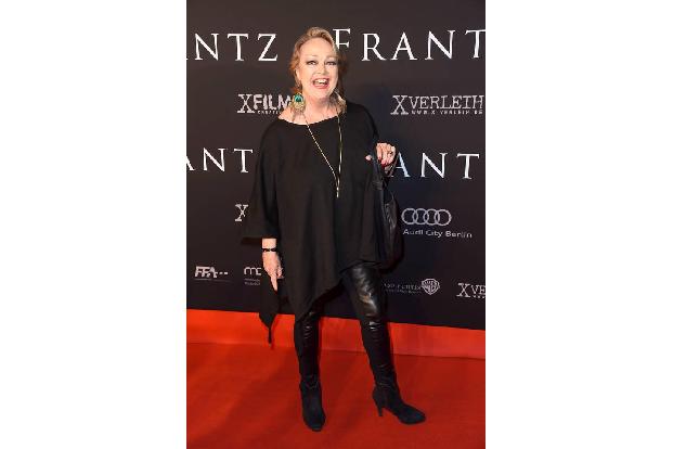 ...dieser neue/alte Trend auch in Deutschland seine Anhänger hat. Wobei wir bei Barbara Schöne sehen: Lederleggins gehen ein...