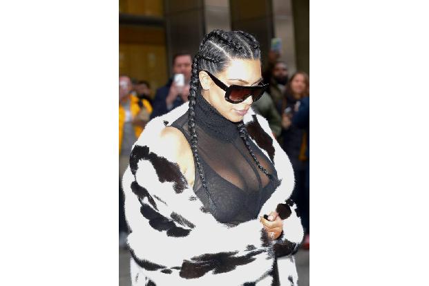 ...ganz straight nach hinten geflochten wie noch im Februar - die Reality-TV-Lady steht einfach auf diesen Look. Damit ist s...