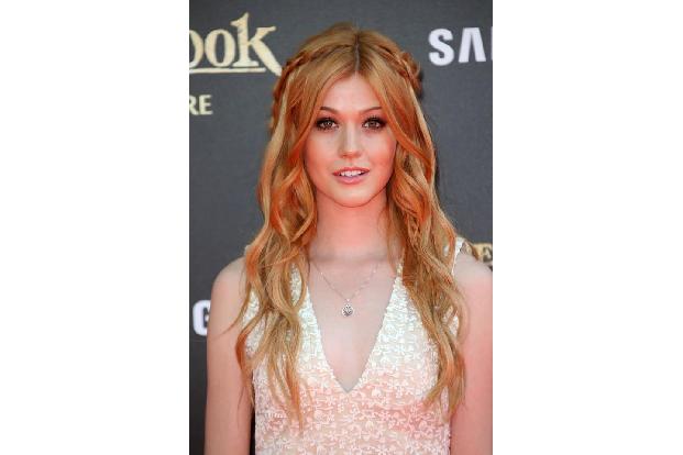...romantische Hippie-Variante ist ebenfalls noch immer im Rennen - das bewies die hübsche Katherine McNamara erst kürzlich ...