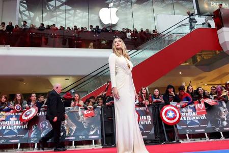 ...in Sachen Styling einfach keine andere Dame auf dem Red Carpet mit Elizabeth Olsen mithalten. Doch tröstet euch, Ladys - ...