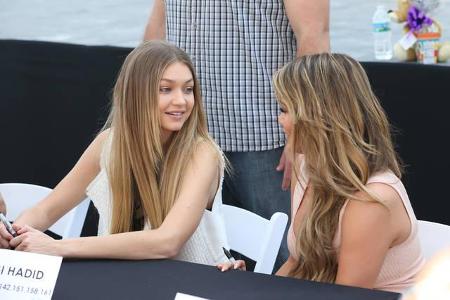 ...der Liebsten von John Legend hat es auch Gigi Hadid ihren Weg in die Bademodenausgabe der Sport Illustrated gefunden. Nur...