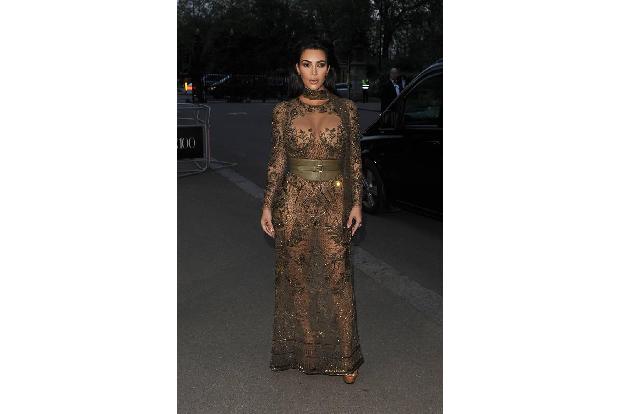 ...zeigte Kim stets viel Haut - hier bei der Vogue 100 Gala in London. Sowieso schien der Reality-Star...
