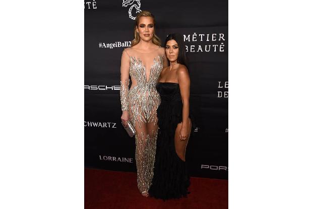 ...wollte sie ihre Auszeit Ende November wieder beenden und auf dem Angel Ball auftreten, doch ihre Schwestern Khloé und Kou...