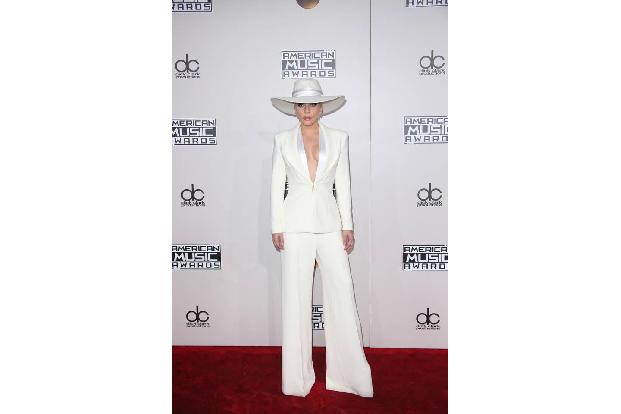 ...wie ihr Auftritt bei den diesjährigen American Music Awards. Natürlich darf seit der Veröffentlichung ihres Albums 'Joann...